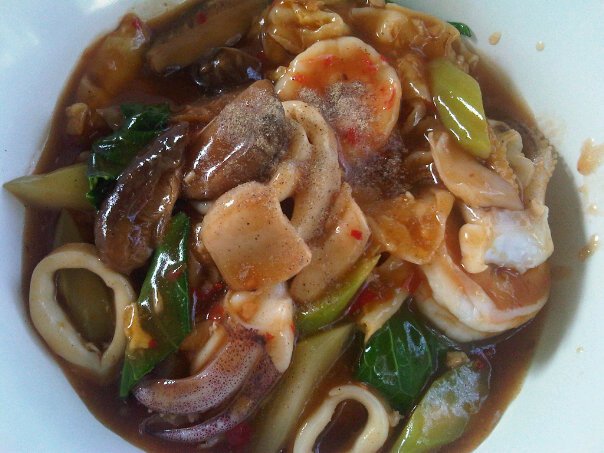 สูตรอาหารจานเดียว – ราดหน้าทะเล