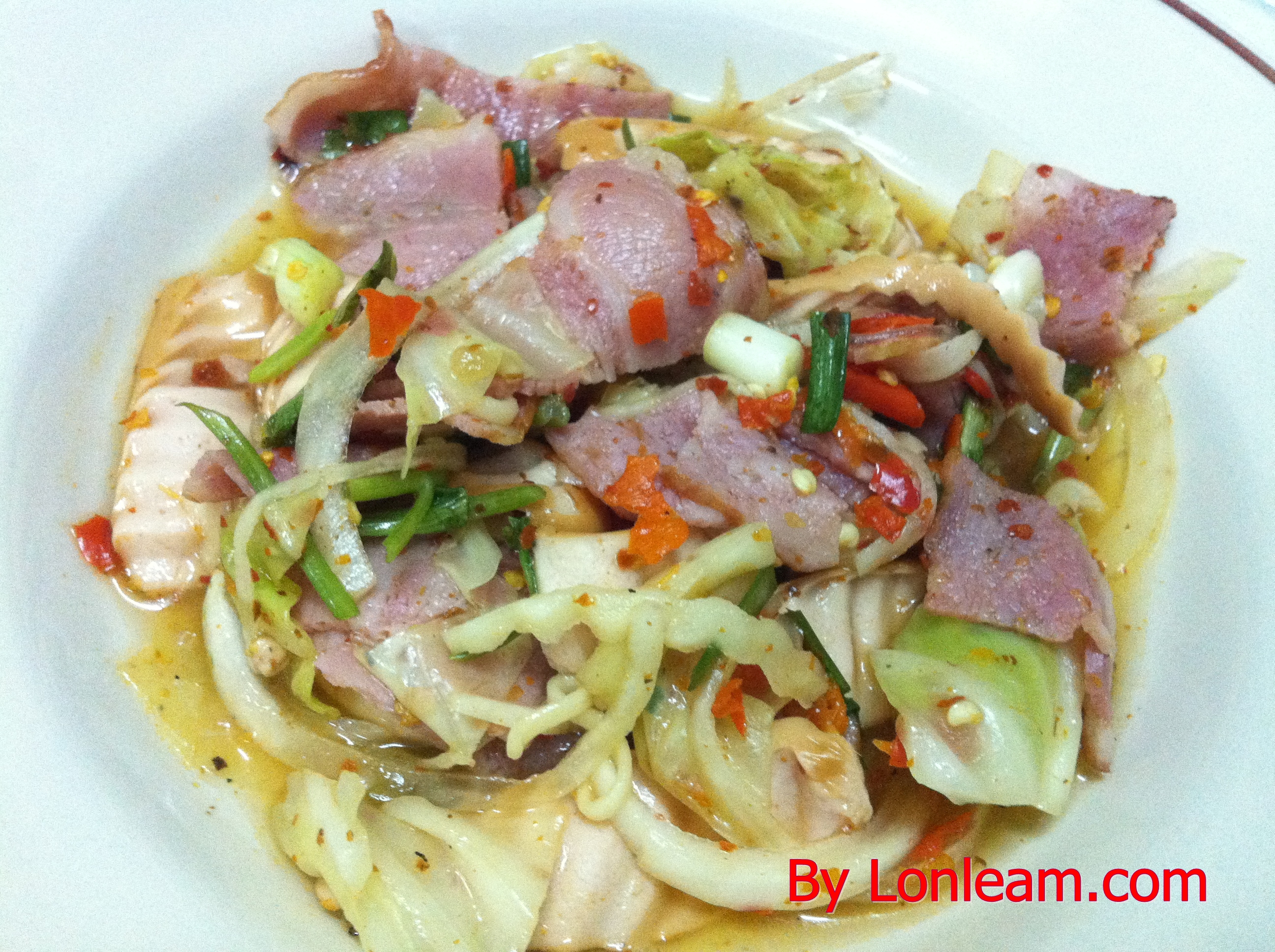 ยำเบคอนไส้กรอก