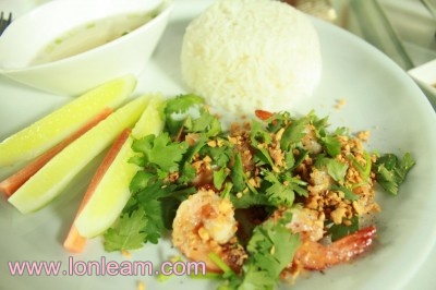 สูตรอาหารจานเดียว – กุ้งทอดกระเทียมพริกไทย