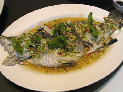 สูตรอาหารไทย – ปลากระพงนึ่งมะนาว