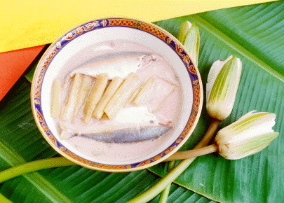 สูตรอาหาร – ต้มกะทิปลาทูกับสายบัว