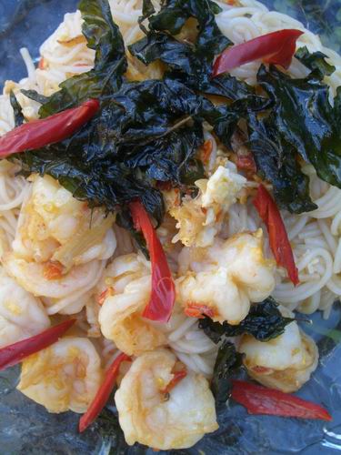 สูตรอาหารจานเดียว – ขนมจีนผัดขี้เมากุ้ง